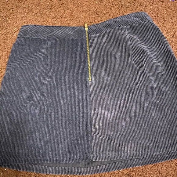 Mini skirt - Picture 2 of 4